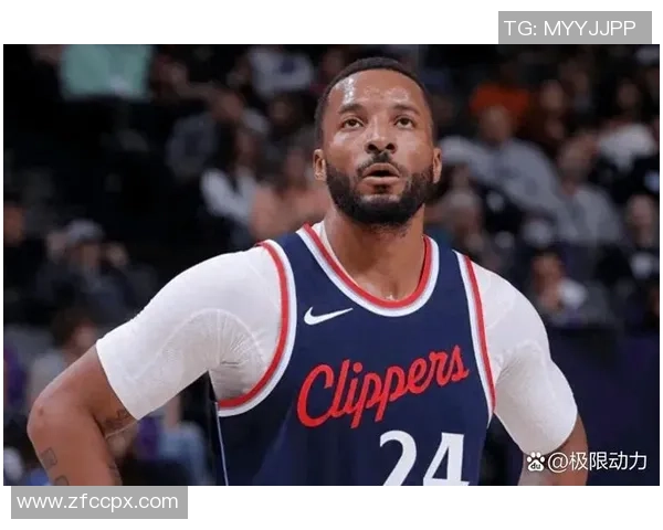 快船与勇士激战正酣NBA赛场巅峰对决引发球迷热潮